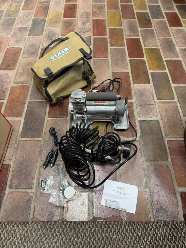 VIAIR 400P Portable Air Compressor Kit - Like New, Used Only Twice! (Complete Kit) — photo 2