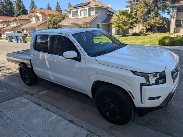 2023 Nissan Frontier Crew Cab · LE Pickup 4D 5 ft — photo 2