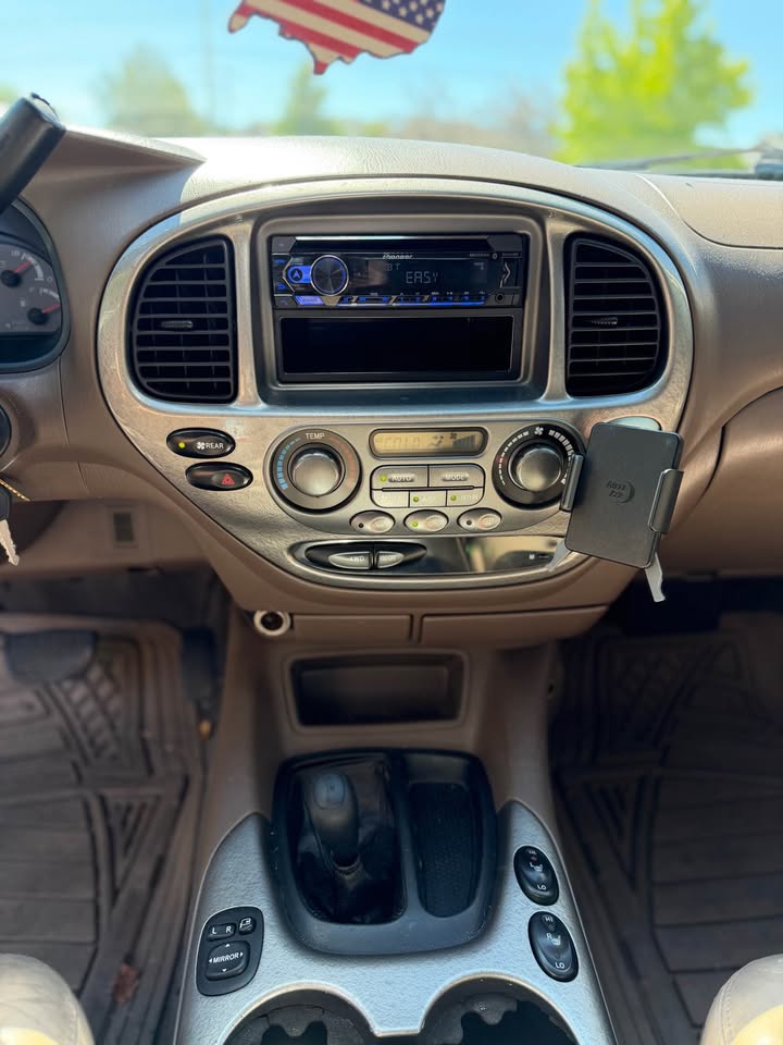 2001 Toyota Sequoia Limited Sport Utility 4D in Boise, ID (photo 8) — photo 8
