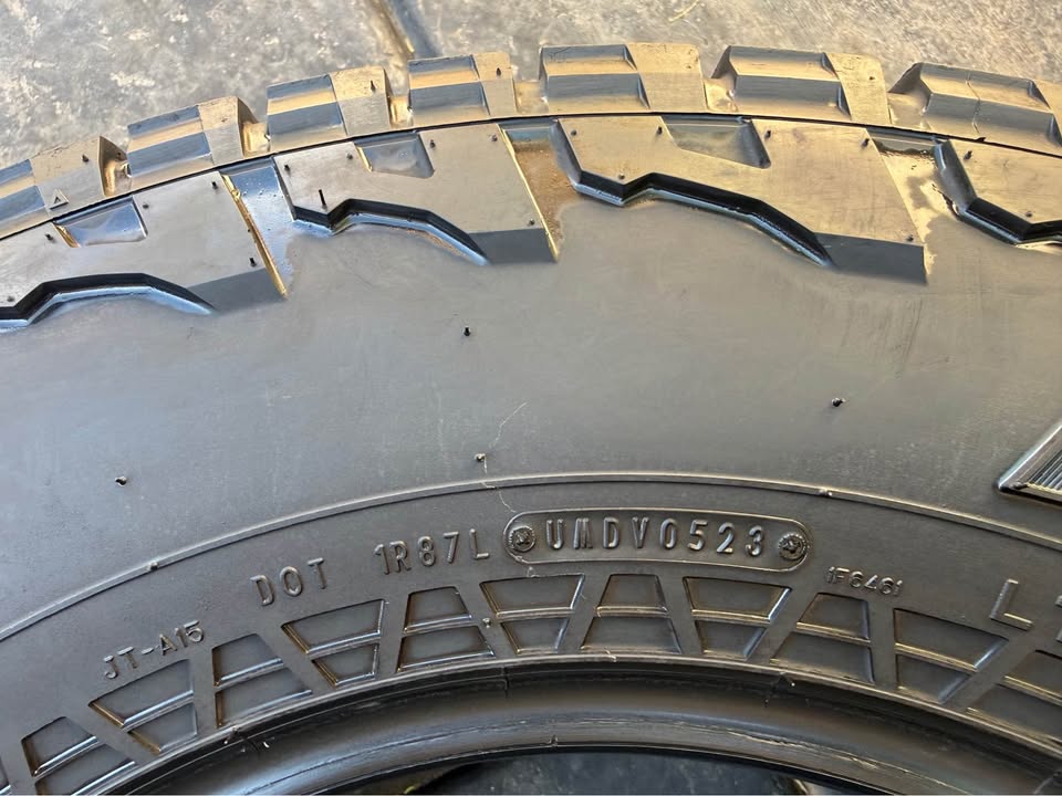 LT285/70/R17 FALKEN WILDPEAK A/T in Phoenix, AZ (photo 6) — photo 6