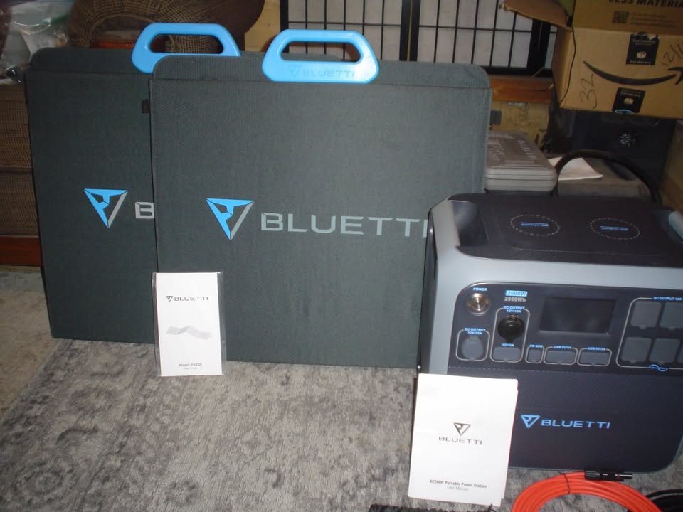 BLUETTI B230 Portable Power Station/ BLUETTI PV 200 Portable Solar Panels X 2 in Canyon City, OR (photo 3) — photo 3