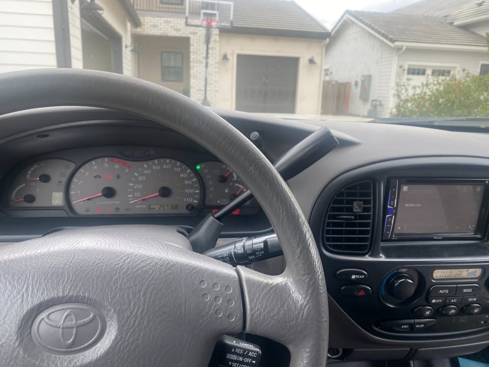 2002 Toyota sequoia 4x4 in Clovis, CA (photo 3) — photo 3
