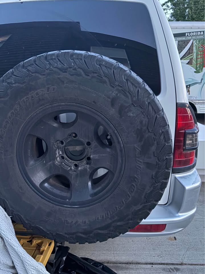 Toyota Land Cruiser series 80 set of 5 tires and rims BFGoodrich All-Terrain T/A KO2 LT285/75R16 in Coeur D'Alene, ID (photo 5) — photo 5
