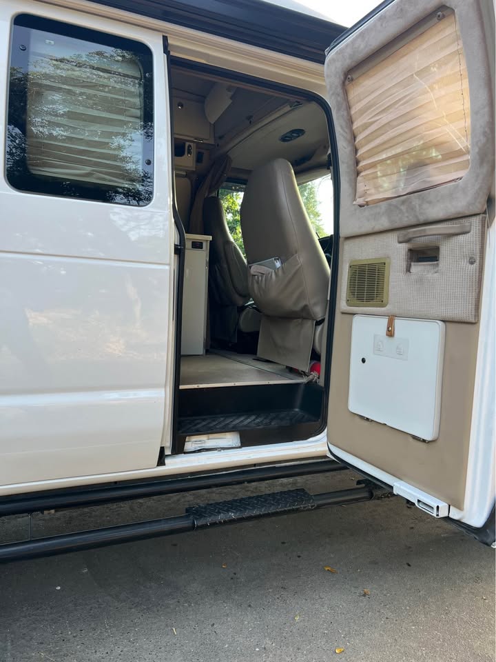 2007 Ford 4x4 sportsmobile camper van in Petaluma, CA (photo 7) — photo 7