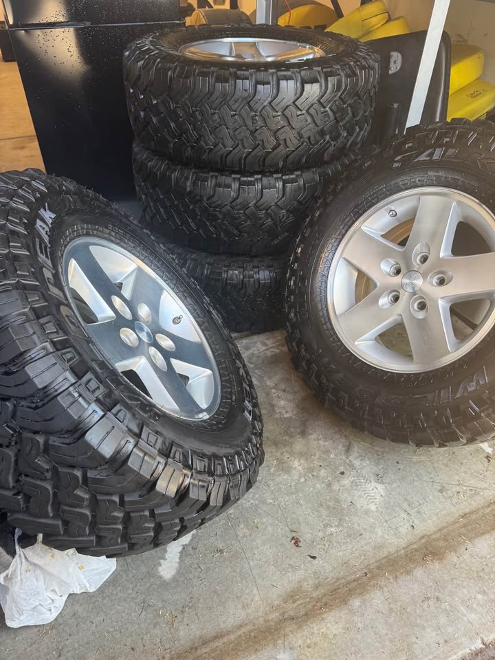 !!!EXCELLENT!!! Falken Wildpeak M/T Tires on Jeep Wheels 17in … all 5 in great condition in Tucson, AZ (photo 2) — photo 2
