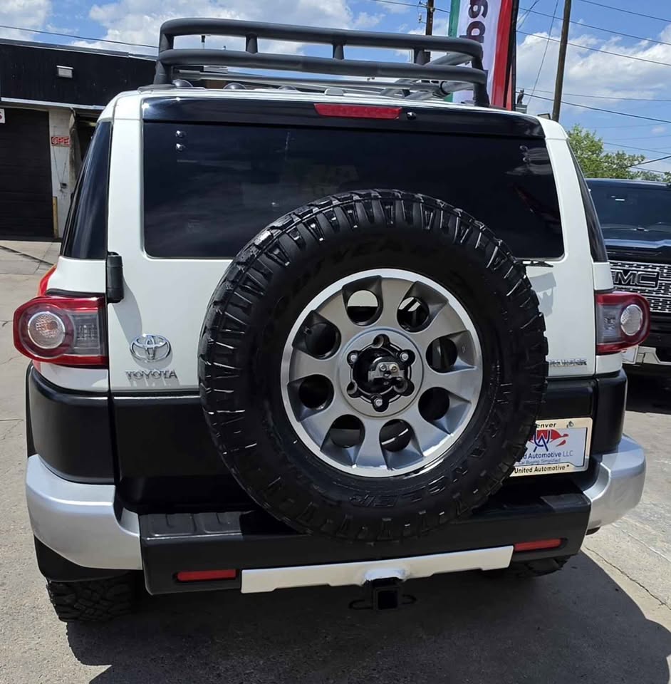 2013 Toyota FJ Cruiser · Sport Utility 2D in Denver, CO (photo 8)