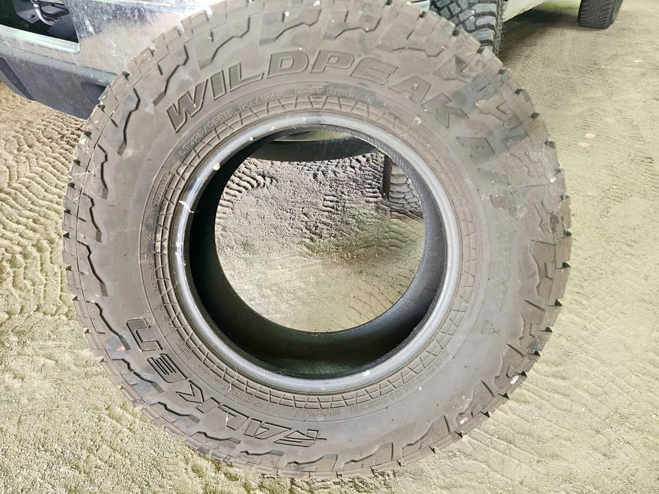 Falken wildpeak 325/65R18 set in Grantsville, UT (photo 1)