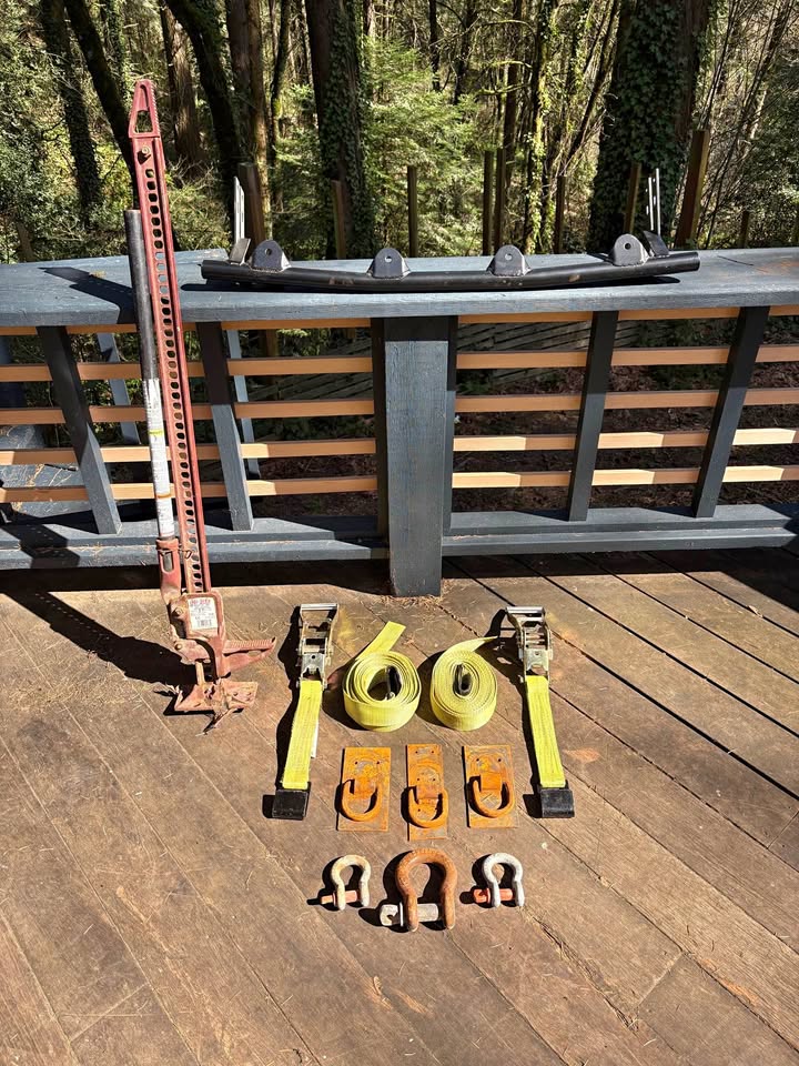 Hi lift Jack & light bar, Clevis in Portland, OR (photo 1) — photo 1