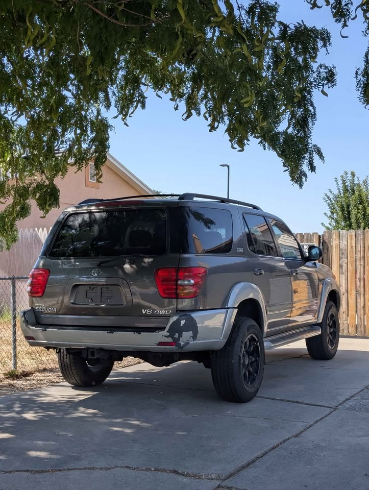 2003 Toyota Sequoia · SR5 Sport Utility 4D — photo 3