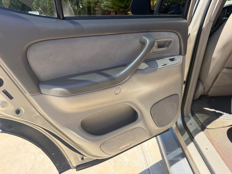 2006 Toyota Sequoia · SR5 Sport Utility 4D in Fresno, CA (photo 9) — photo 9
