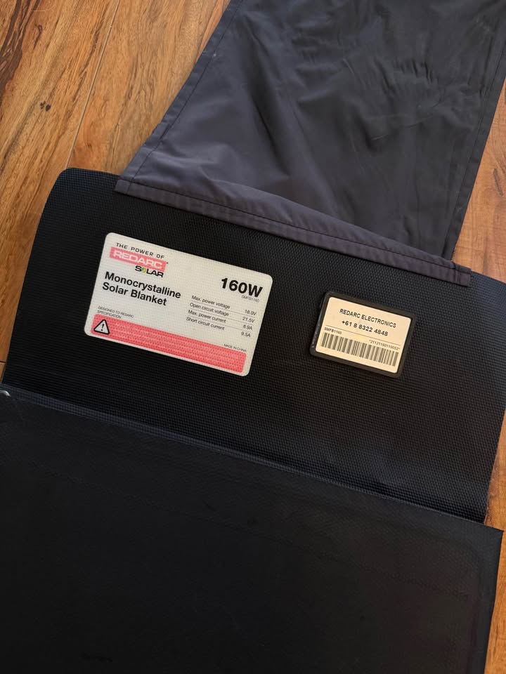 Redarc 160W MONOCRYSTALLINE FOLDING SOLAR BLANKET ANDERSON PLUG SMFB1160 GREAT SHAPE in Long Beach, CA (photo 2) — photo 2
