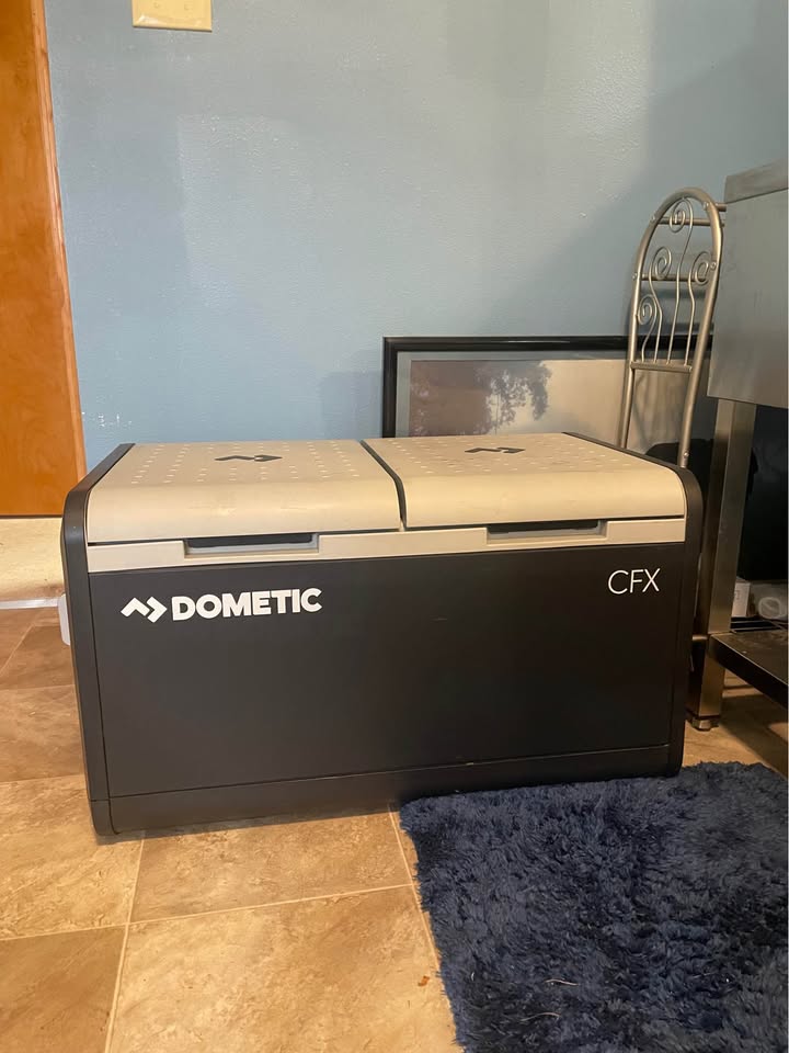 Dometic 2 Chamber Temp Controlled Chest Cooler in Chattaroy, WA (photo 2) — photo 2