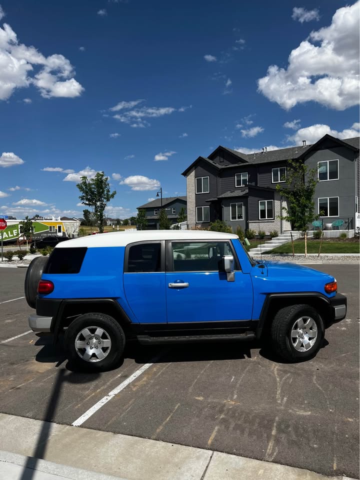 2007 Toyota FJ Cruiser · Sport Utility 2D in Aurora, CO (photo 8)