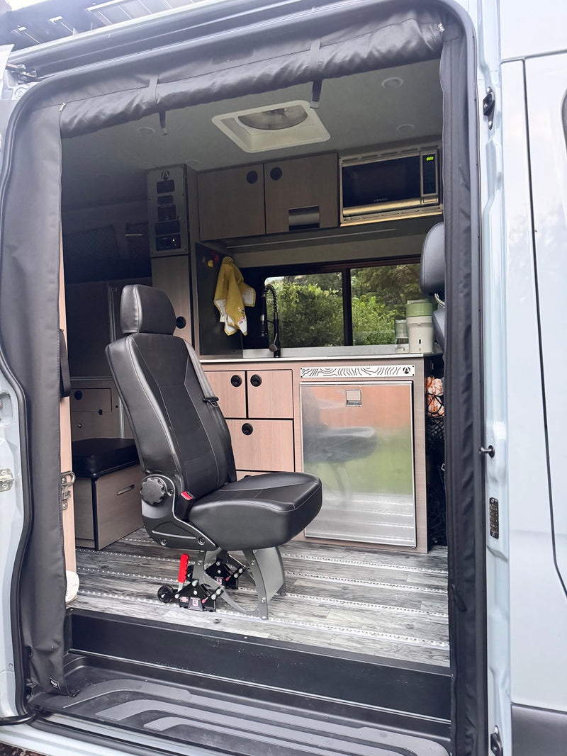 Off-Grid 2022 Sprinter 4x4 "BAM" [ Family and pet friendly — photo 5