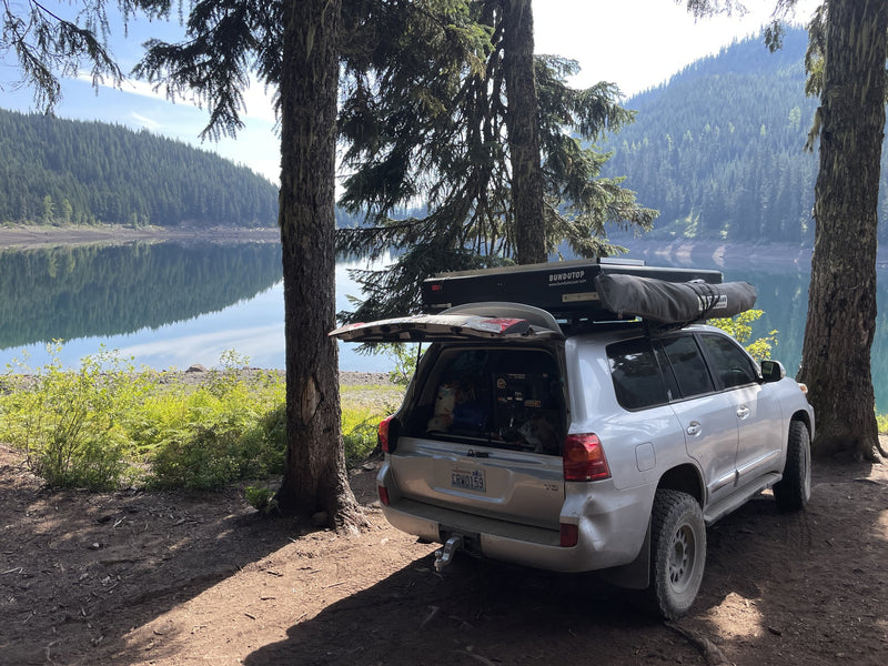 Vehicle with the rooftop tent closed, parked lakeside — photo 7