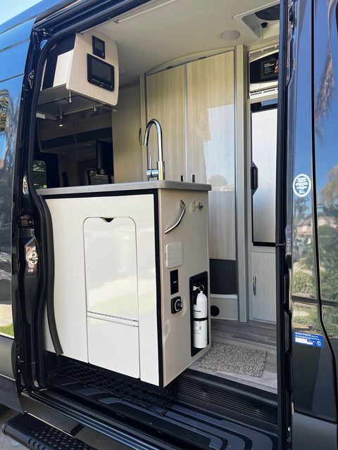 2023 Mercedes Sprinter Van - Complete rental — photo 3