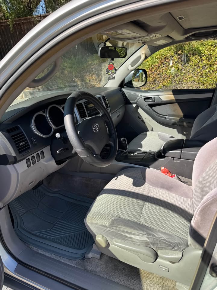 2005 Toyota 4Runner · SR5 Sport Utility 4D in Vacaville, CA (photo 10) — photo 10