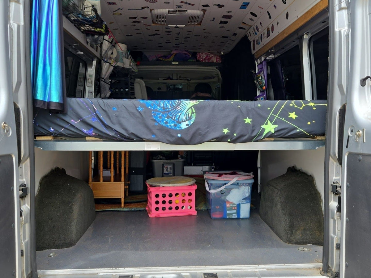  revealing interior.|Magnetic screen door on an RV rental — photo 6