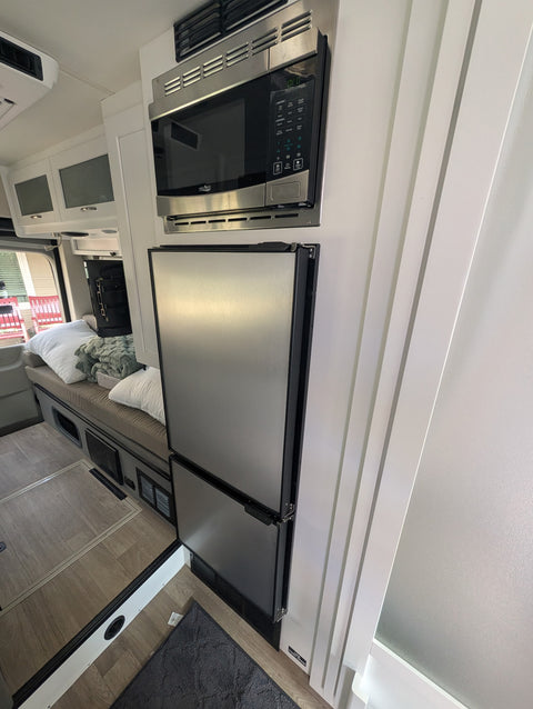 Robby's Roadrunner- 2023 Coachmen Beyond 22D — photo 5