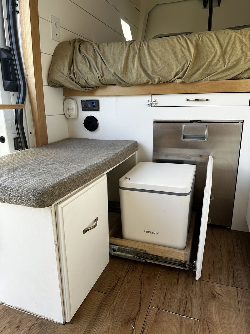  compact kitchen with pull-out counter — photo 12