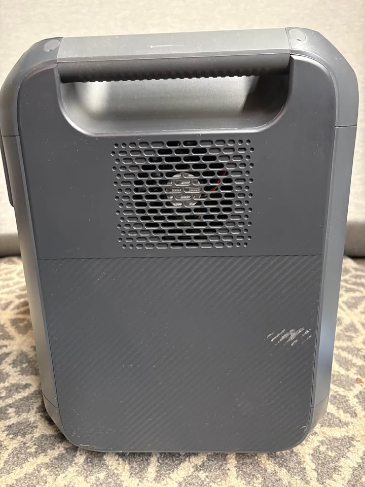 BLUETTI AC200MAX Portable Power Station in Lynnwood, WA (photo 6) — photo 6