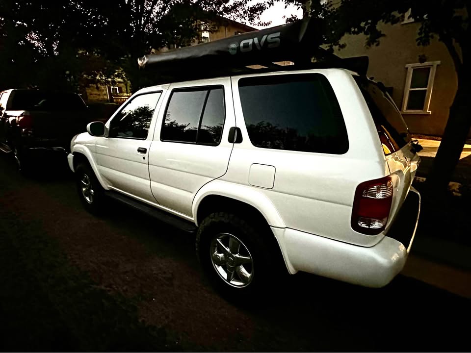 2001 Nissan Pathfinder · LE Sport Utility 4D (photo 2) — photo 2