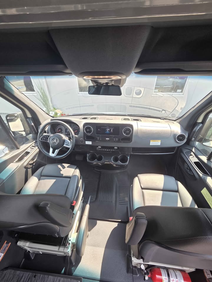 2024 Winnebago Revel 4x4 *LOADED* (photo 6) — photo 6