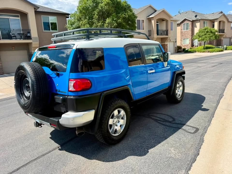 2007 Toyota FJ Cruiser, 4.0L 6Cil, RWD/4x4 - REBUILT TITLE in Salt Lake City, UT (photo 5) — photo 5