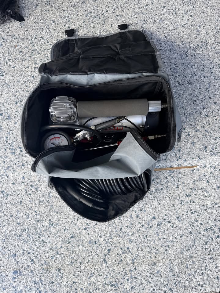 VIAIR 450P-RV Automatic Portable Air Compressor Kit - 150 PSI for RV, Truck, Jeep and SUV Tires RV in San Marcos, TX (photo 2) — photo 2