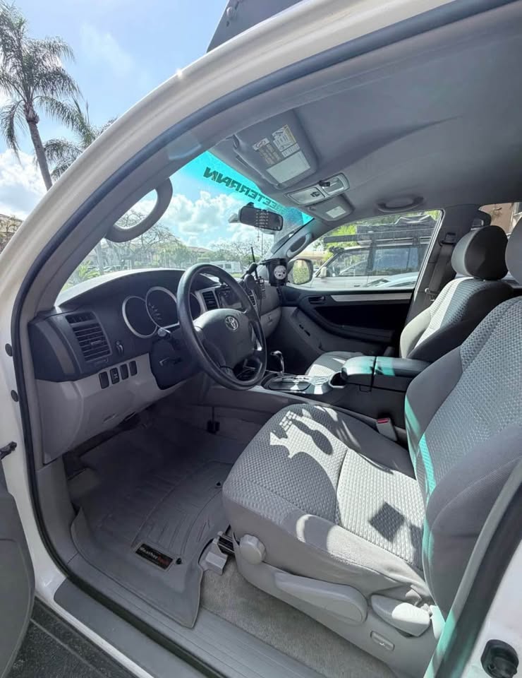 2006 Toyota 4Runner · SR5 Sport Utility 4D in Fort Lauderdale, FL (photo 6) — photo 6