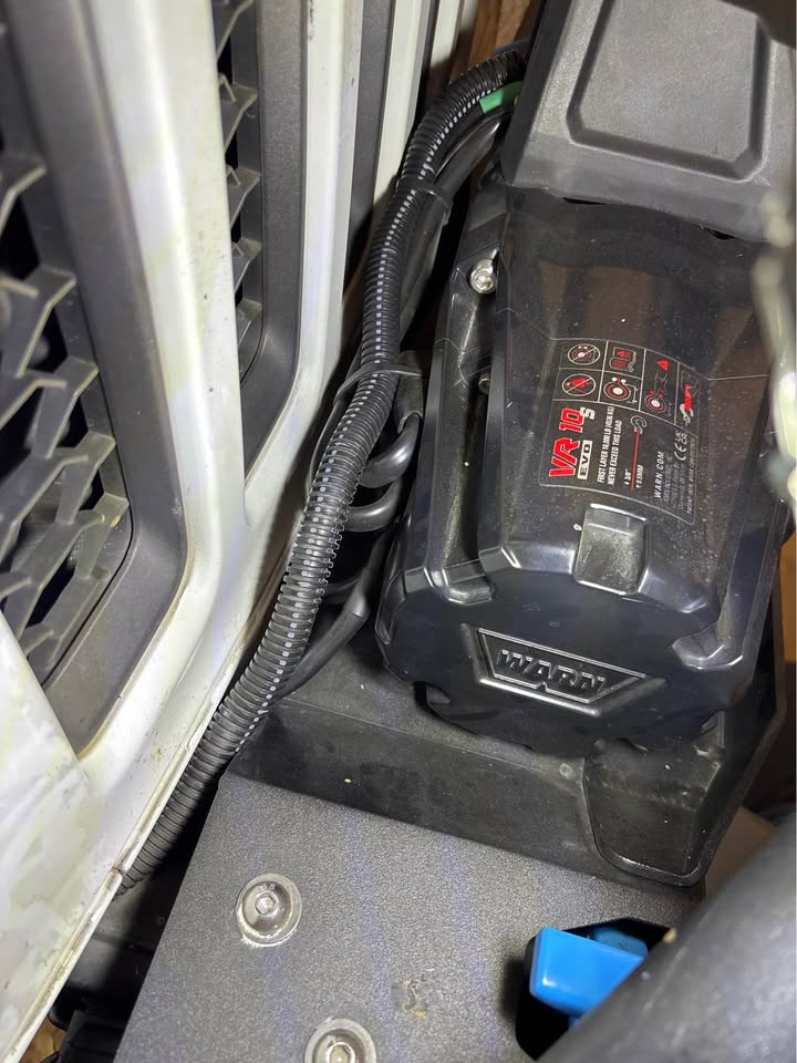 Warn VR EVO 10-S Winch + Mount/Hardware in Los Angeles, CA (photo 7) — photo 7