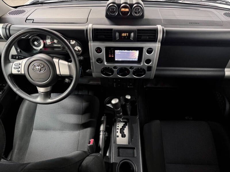 2007 Toyota FJ-Cruiser 1 Owner in Seattle, WA (photo 9)