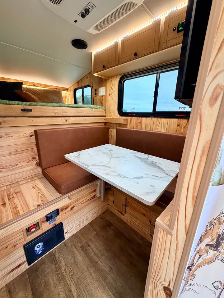 2025 Custom Capri Retreat Truck Camper in Valley Mills, TX (photo 4) — photo 4