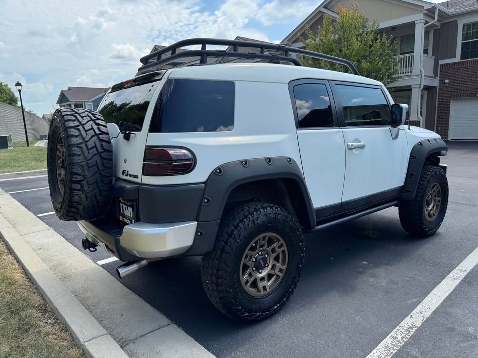 2013 Toyota FJ Cruiser 4WD – 90k Miles – Iceberg White – in Lexington, KY (photo 4) — photo 4