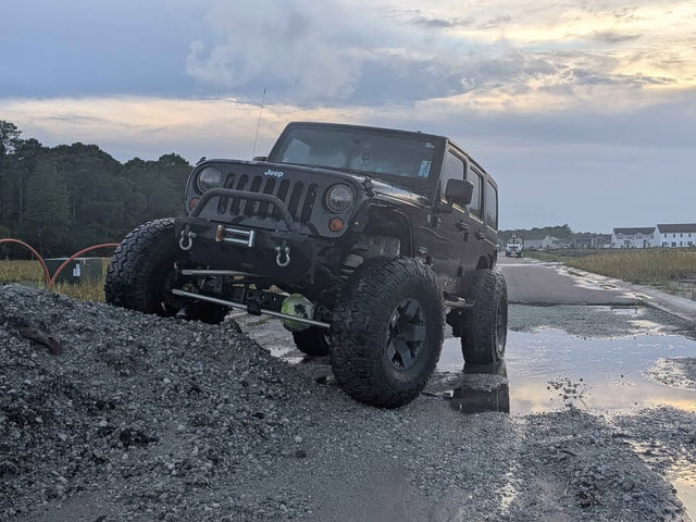 Jeep Wrangler Unlimited Sahara — photo 2