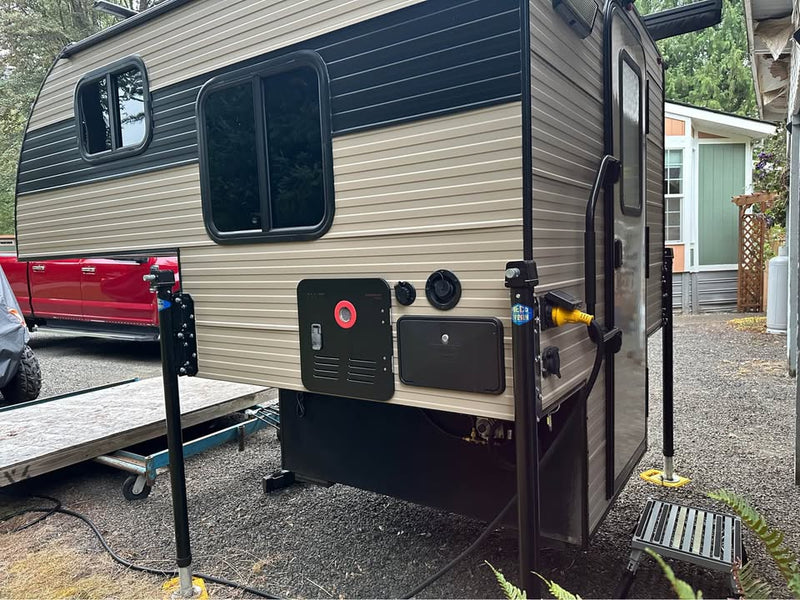 2024 Off-Grid Truck Camper Fully loaded. For Midsize Trucks. Must see in Silver Creek, WA (photo 8) — photo 8