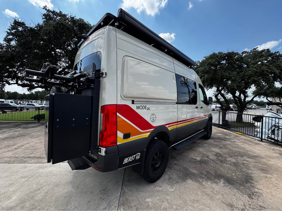 2021 Mercedes-Benz story teller overland in Georgetown, TX (photo 3) — photo 3