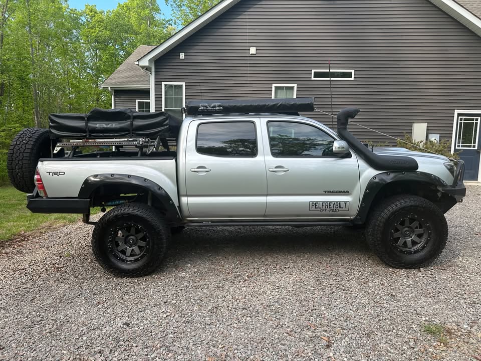 2012 Toyota Tacoma (photo 2) — photo 2