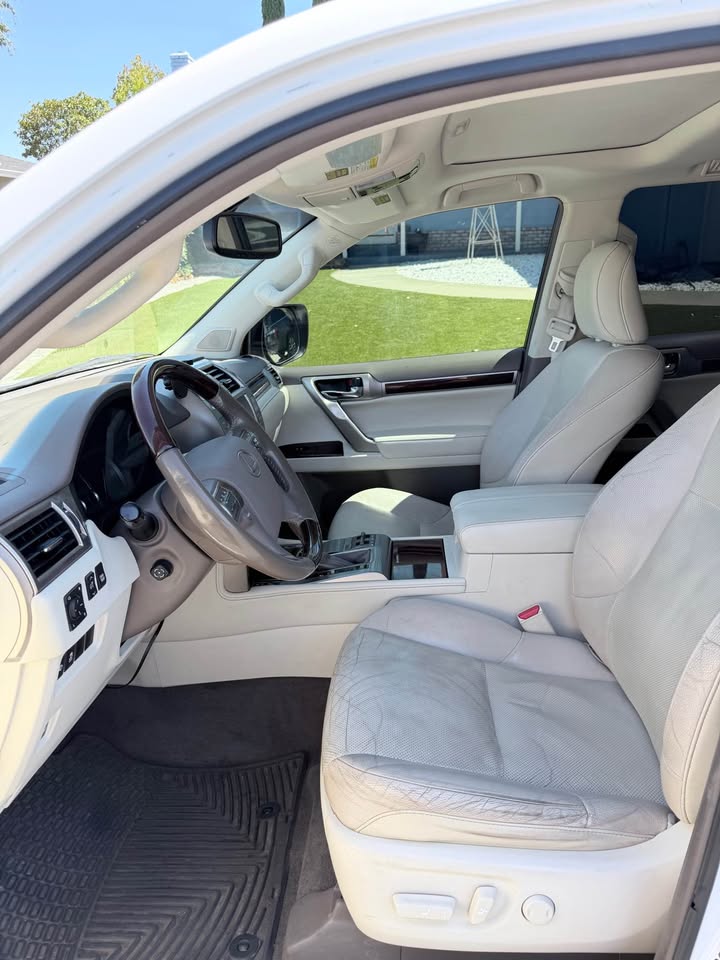 2019 Lexus GX · GX 460 Premium Sport Utility 4D in Concord, CA (photo 10) — photo 10