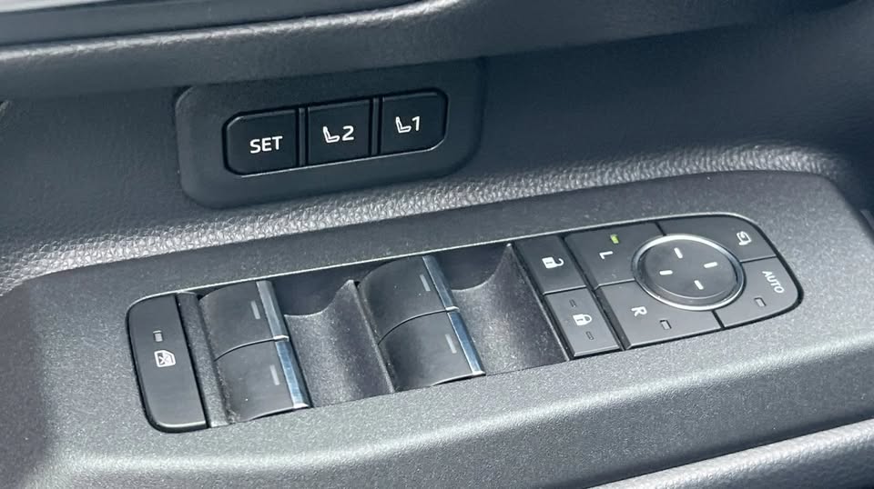 2024 Toyota Landcruiser · Base (photo 11) — photo 11