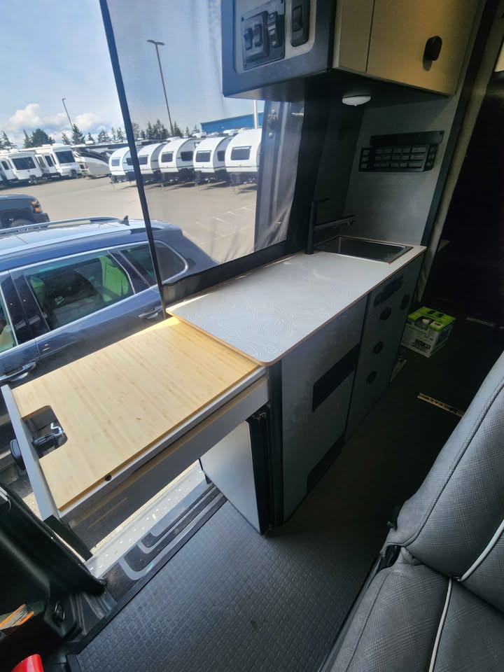 2025 Winnebago Revel 2.5 AWD 44E 28K Upgrades 19ft in Edgewood, WA (photo 7) — photo 7