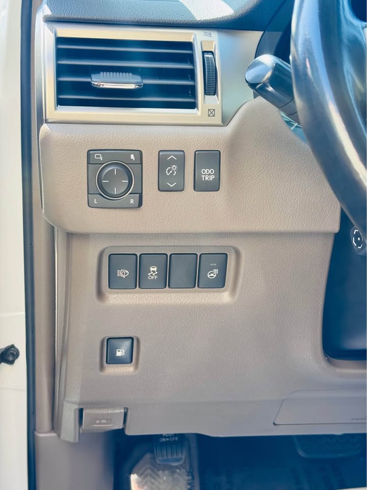 2018 Lexus GX · 460 Premium in Salinas, CA (photo 5) — photo 5