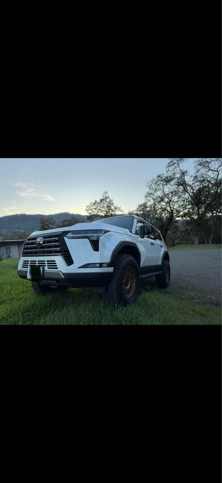 2024 Lexus GX — photo 2