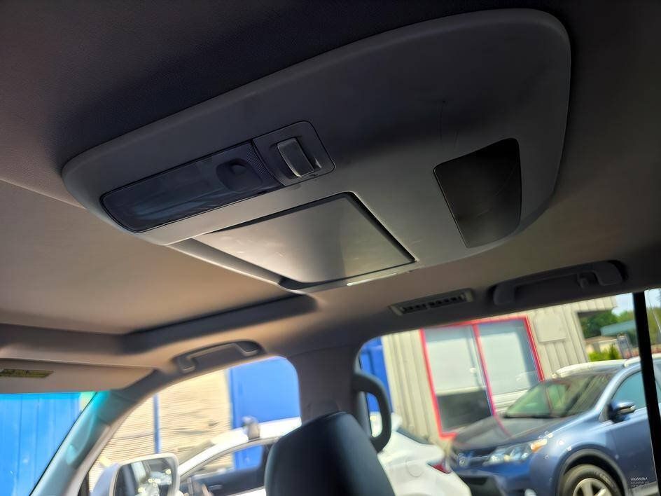 2011 Lexus LX 570 in Seattle, WA (photo 11) — photo 11