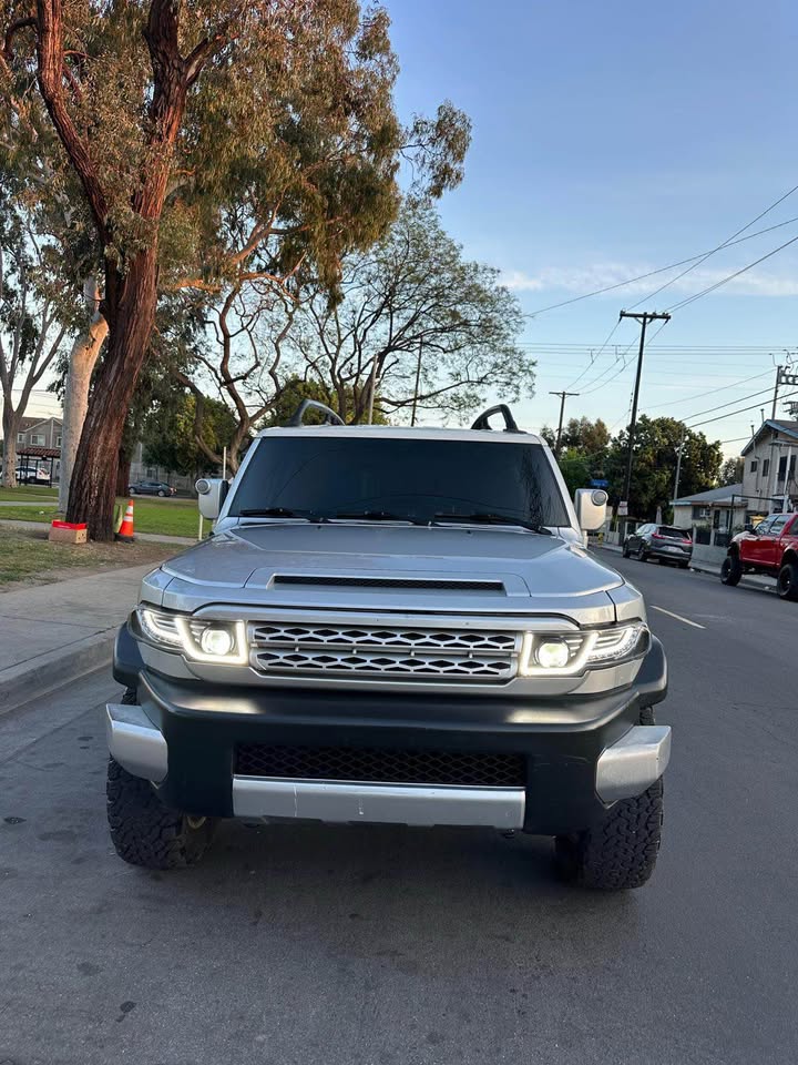 2007 Toyota FJ Cruiser · Sport Utility 2D in Los Angeles, CA (photo 4) — photo 4