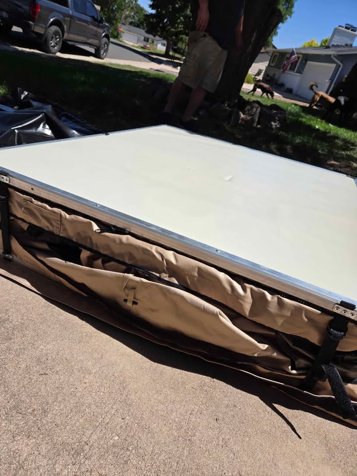 Smittybilt Overland rooftop Tent (photo 2) — photo 2