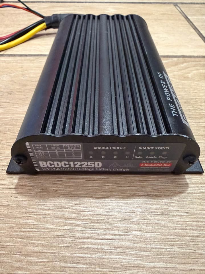 RedArc BCDC12-25 and Battery Monitor (photo 3) — photo 3