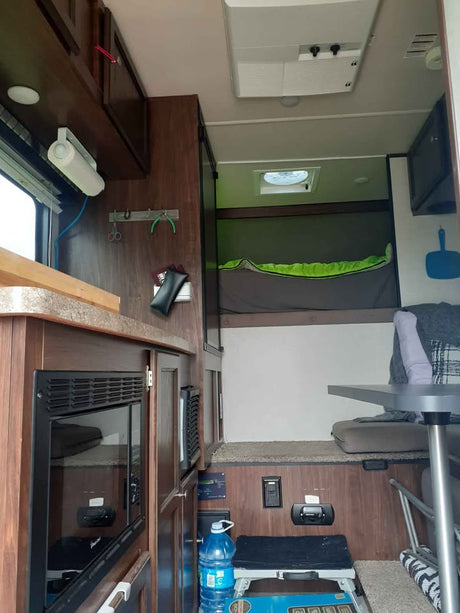 2020 palomino backpack edition slide in truck camper in Brighton, ON (photo 5)