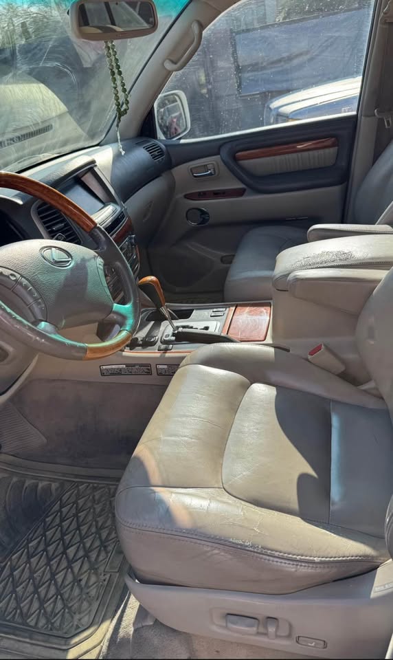 2004 Lexus LX (photo 6) — photo 6