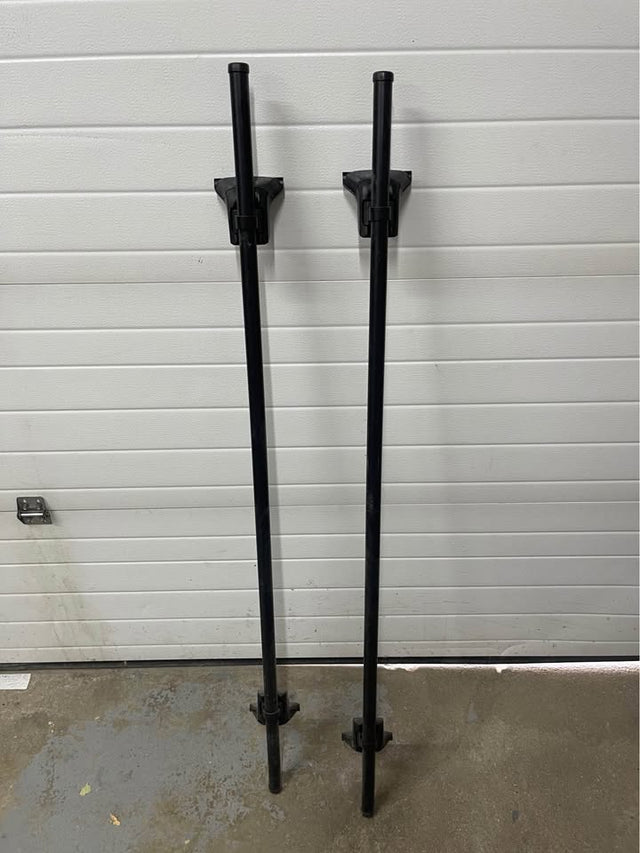Yakima roof rack landing pads and cross bars — photo 2